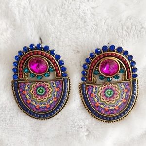 Women’s earrings